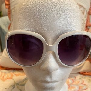 White large Sunglasses dark lens 100%UV